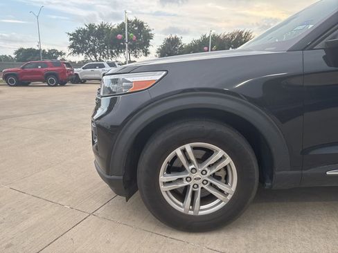 Used 2021 Ford Explorer XLT RWD image 2