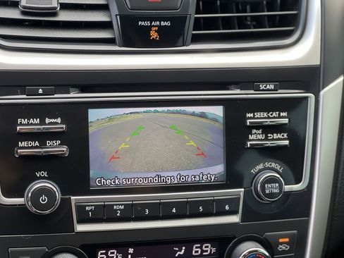 Used 2017 Nissan Altima 2.5 SL w/ Moonroof Package image 12