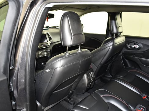 Used 2020 Jeep Cherokee Trailhawk w/ Cold Weather Group AWD/4WD image 47