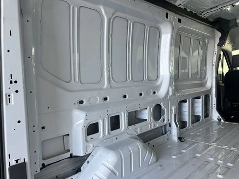Used 2025 Ford Transit 250 148 Medium Roof RWD image 17