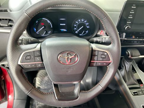 Used 2024 Toyota Sienna XSE FWD image 11