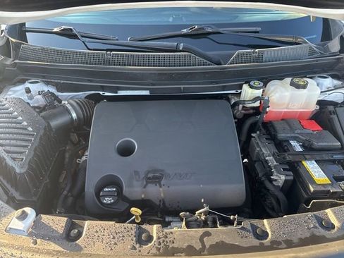 Used 2021 Chevrolet Traverse LS image 26