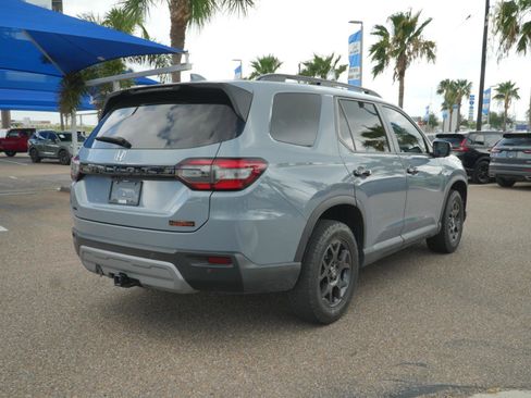 Used 2024 Honda Pilot TrailSport image 5