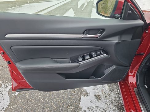 New 2025 Nissan Altima 2.5 SL image 17