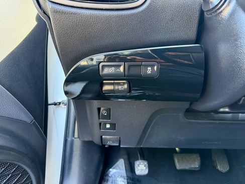 Used 2018 Toyota Prius Prime Plus FWD image 24