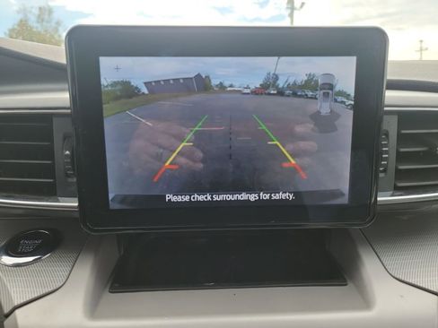 Used 2022 Ford Explorer XLT w/ Equipment Group 202A image 21