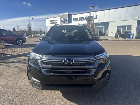 Used 2025 Subaru Forester Premium image 4