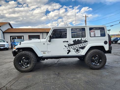 Used 2015 Jeep Wrangler Unlimited Sahara AWD/4WD image 7