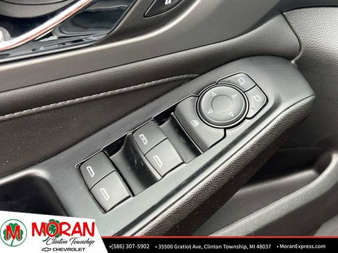 Certified 2023 Chevrolet Traverse LT FWD image 17