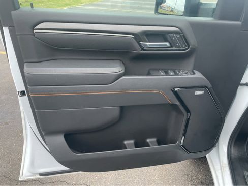 Used 2025 GMC Sierra 2500 AT4 image 14