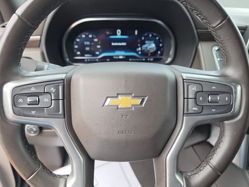 Used 2024 Chevrolet Suburban LT RWD image 33