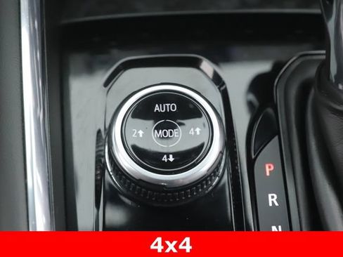 Used 2024 GMC Canyon AT4 AWD/4WD image 24