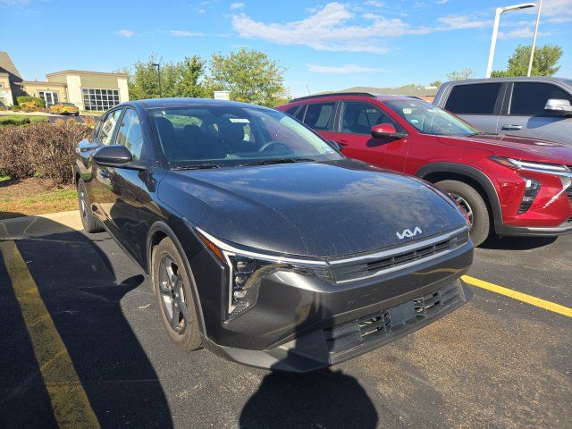 Used 2025 Kia K4 FWD image 1