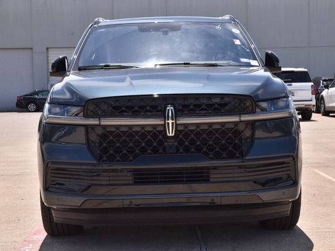 Certified 2025 Lincoln Navigator Reserve w/ Jet Appearance Package AWD/4WD image 3