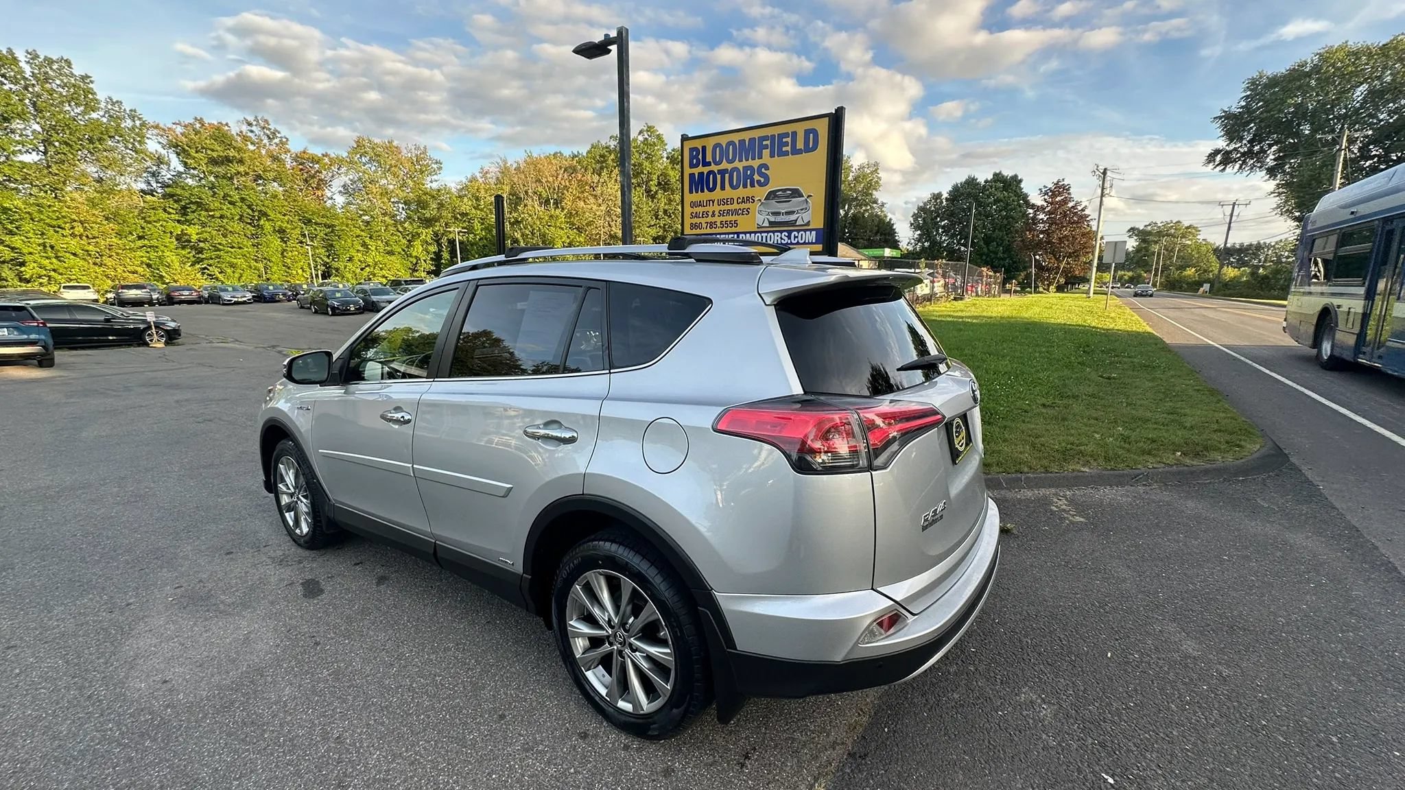 Used 2016 Toyota RAV4 Limited w/ Advanced Technology Package AWD/4WD image 8
