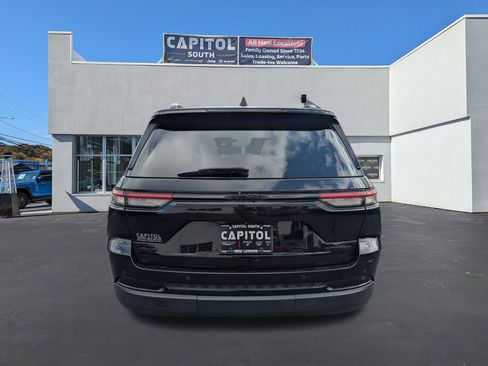 Used 2023 Jeep Grand Cherokee Limited w/ Black Appearance Package image 4