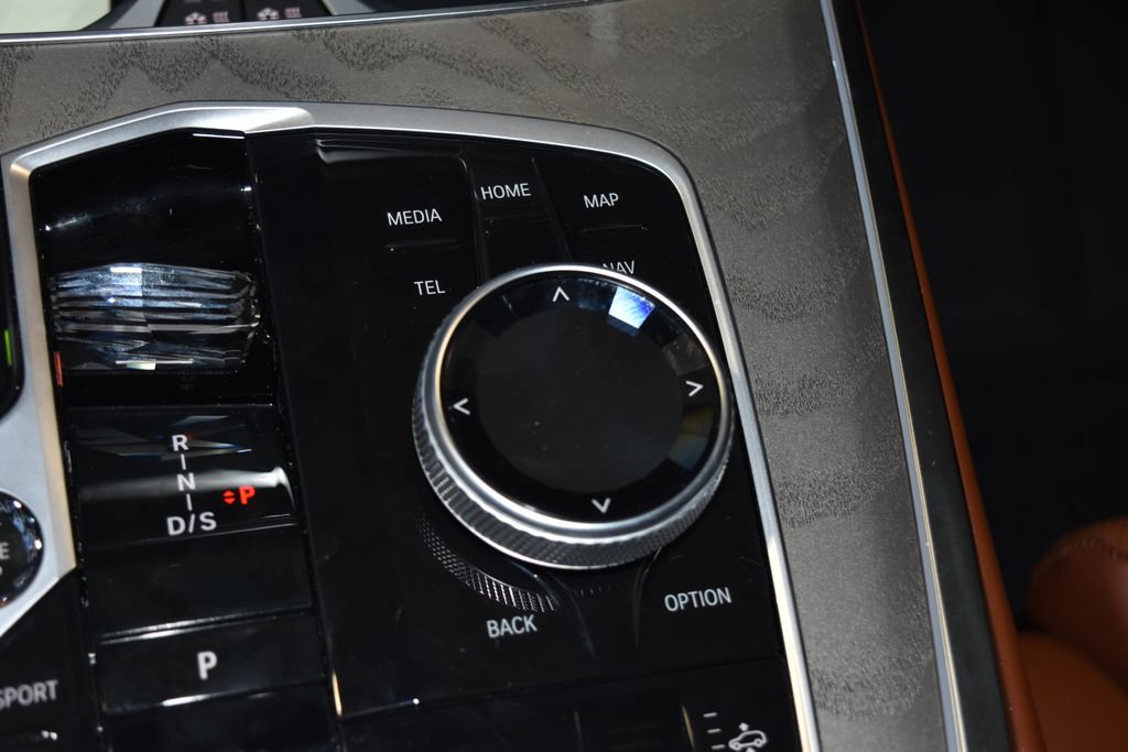 Used 2025 BMW X7 M60i AWD/4WD image 16