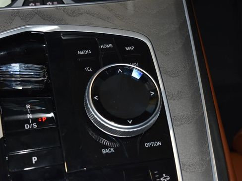 Used 2025 BMW X7 M60i AWD/4WD image 16