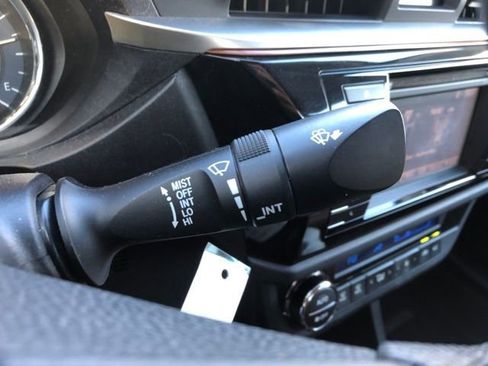 Used 2014 Toyota Corolla LE image 41