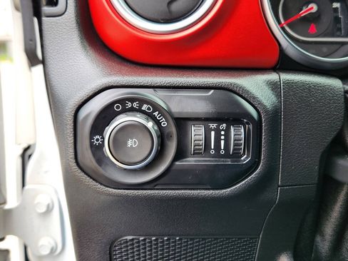 Used 2020 Jeep Wrangler Unlimited Rubicon w/ Cold Weather Group AWD/4WD image 20