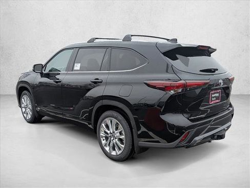 New 2026 Toyota Highlander Limited image 9