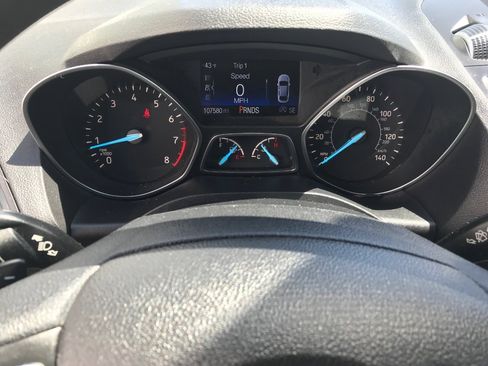 Used 2017 Ford Escape SE w/ Equipment Group 201A FWD image 3