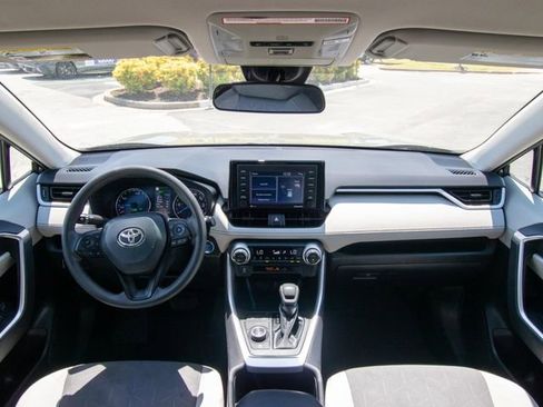 Used 2022 Toyota RAV4 XLE AWD/4WD image 21