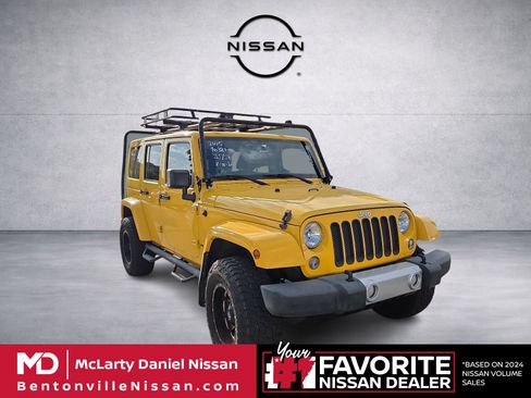 Used 2015 Jeep Wrangler Unlimited Sahara w/ Max Tow Package AWD/4WD image 1
