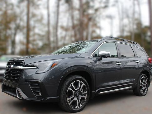 Used 2023 Subaru Ascent Touring image 3