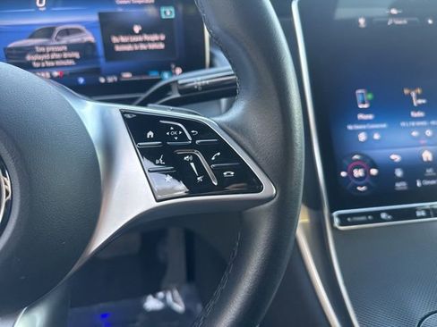 Used 2024 Mercedes-Benz GLC 300 4MATIC image 18