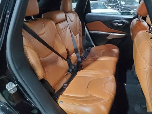 Used 2018 Jeep Cherokee Latitude w/ Altitude Package image 19