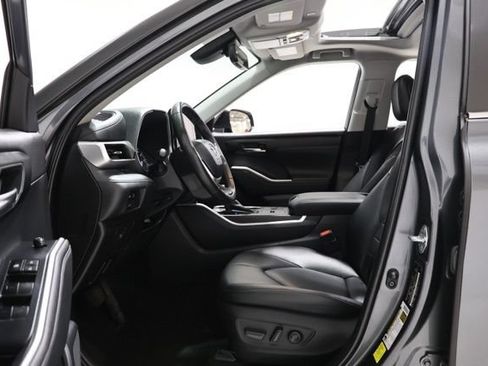 Used 2023 Toyota Highlander XLE FWD image 15