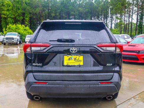 Used 2021 Toyota RAV4 XLE FWD image 5