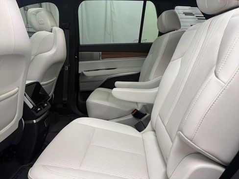 Used 2026 Cadillac Vistiq Luxury w/ LPO, Floor Liner Package image 21