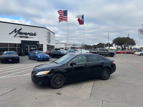 Used 2010 Toyota Camry XLE image 1