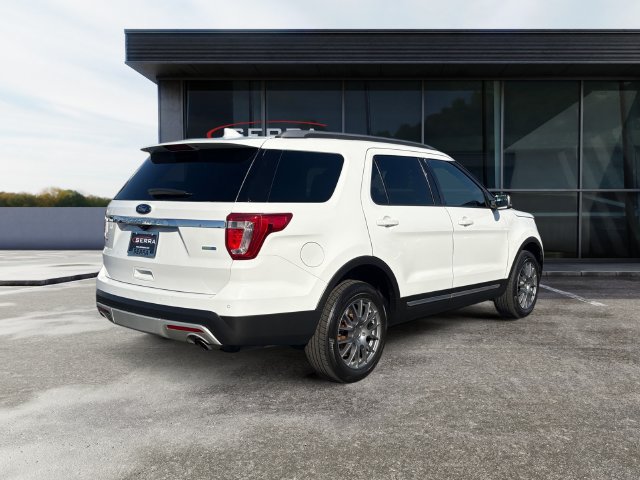 Used 2017 Ford Explorer XLT w/ Equipment Group 201A AWD/4WD image 5