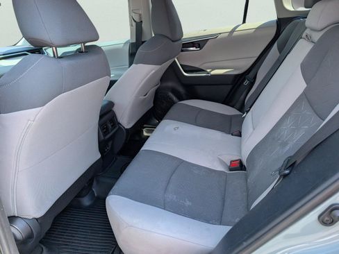Used 2019 Toyota RAV4 XLE FWD image 14