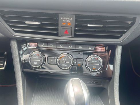 Used 2021 Volkswagen Jetta GLI FWD image 34