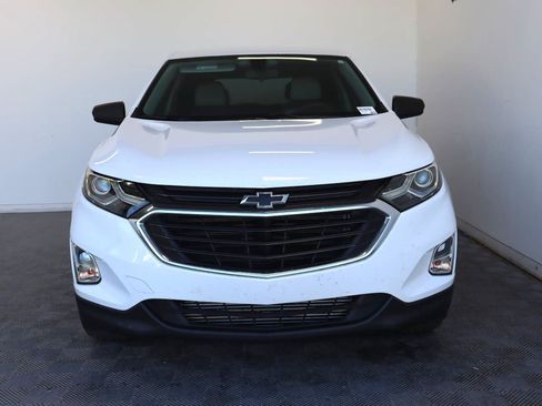 Used 2018 Chevrolet Equinox LS FWD image 2
