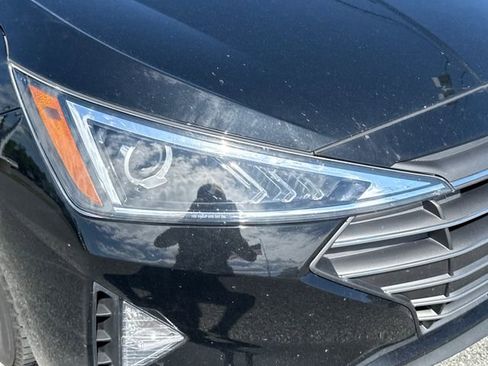 Used 2020 Hyundai Elantra SE w/ Cargo Package (C1) FWD image 12