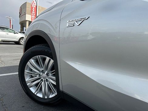 New 2025 Mitsubishi Outlander ES image 7