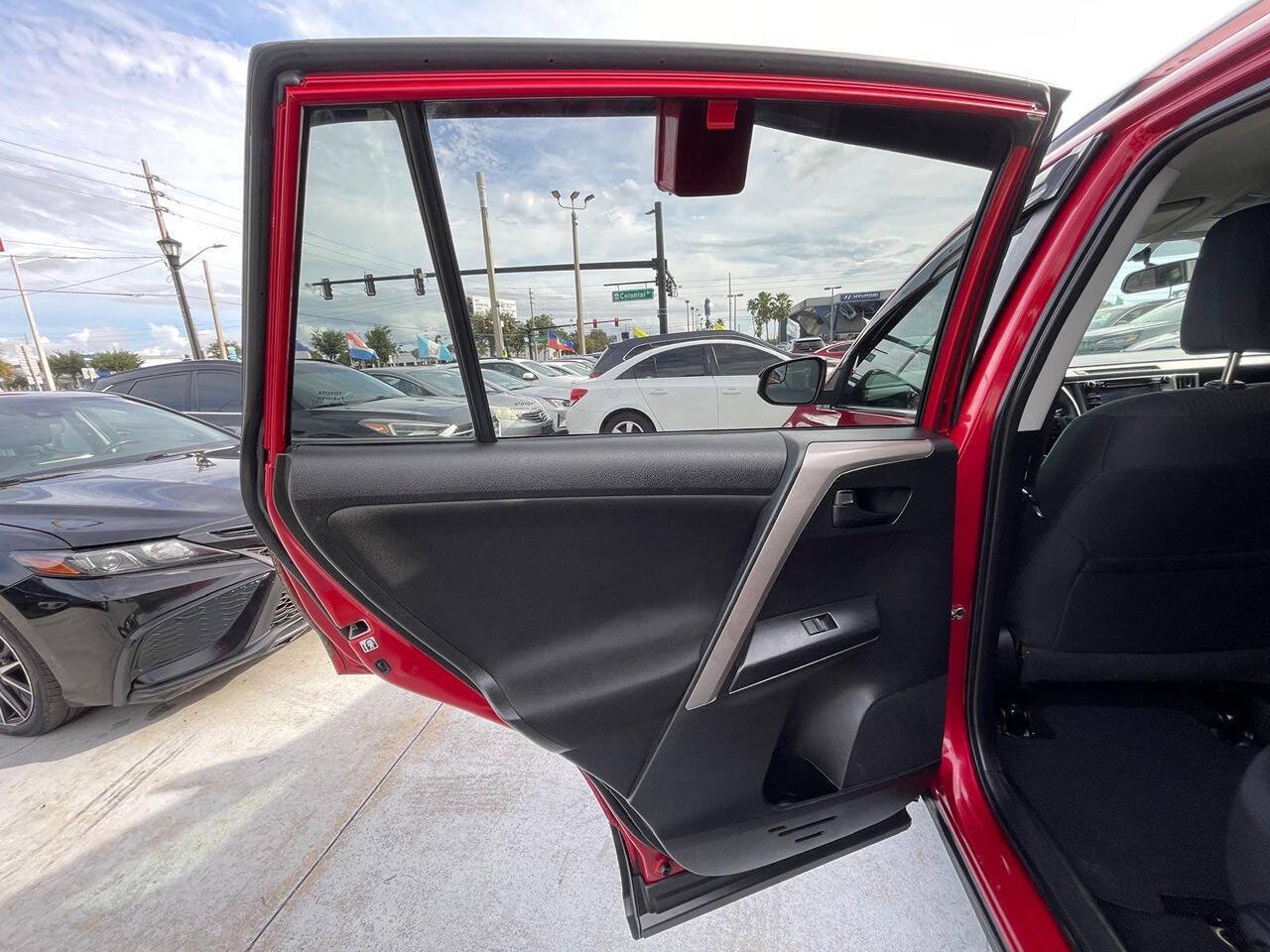 Used 2016 Toyota RAV4 LE FWD image 11