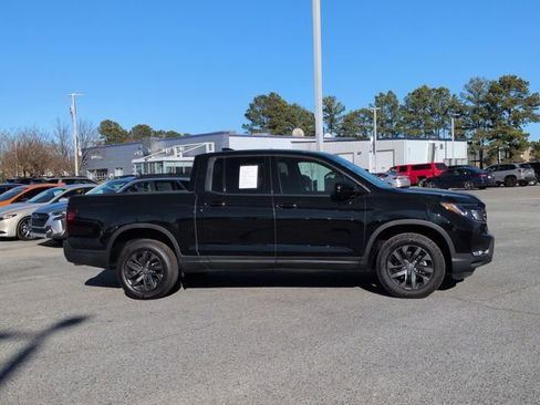 Used 2024 Honda Ridgeline Sport image 2