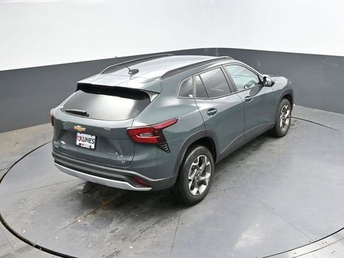 Used 2025 Chevrolet Trax LT FWD image 26