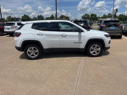 Used 2024 Jeep Compass Latitude image 4
