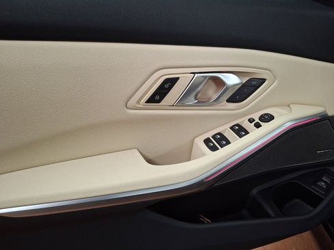 Used 2025 BMW 330i xDrive Sedan w/ Premium Package image 9