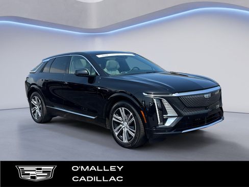 Used 2024 Cadillac Lyriq Luxury w/ LPO, Floor Liner Package AWD/4WD image 7
