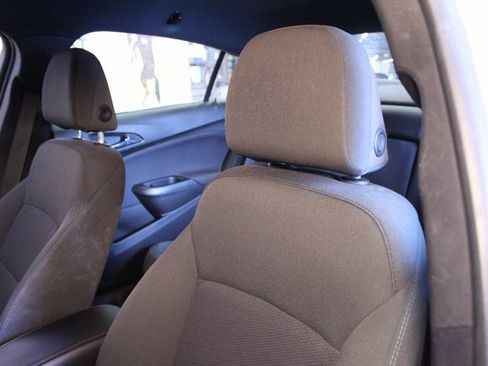 Used 2018 Chevrolet Cruze LT image 17