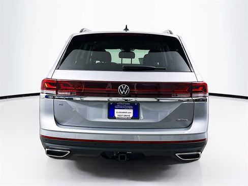 Used 2025 Volkswagen Atlas SE w/ Panoramic Sunroof Package image 15
