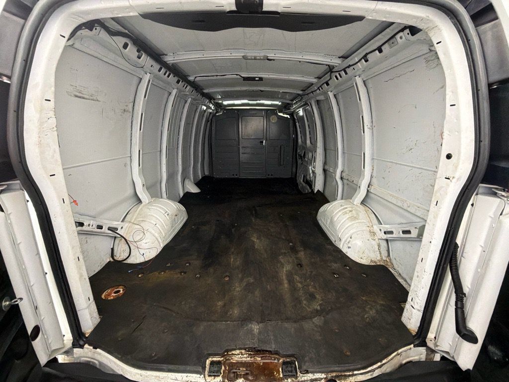 Used 2017 Chevrolet Express 3500 Extended RWD image 17